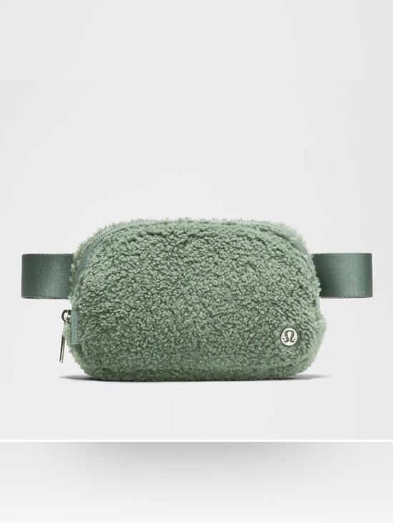 lululemon athletica Handbags - Lululemon Everywhere Fleece Belt Bag